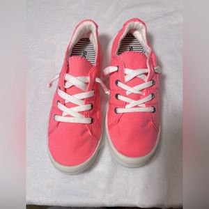 Soda brand size  8 ,  like new! hot pink shoes